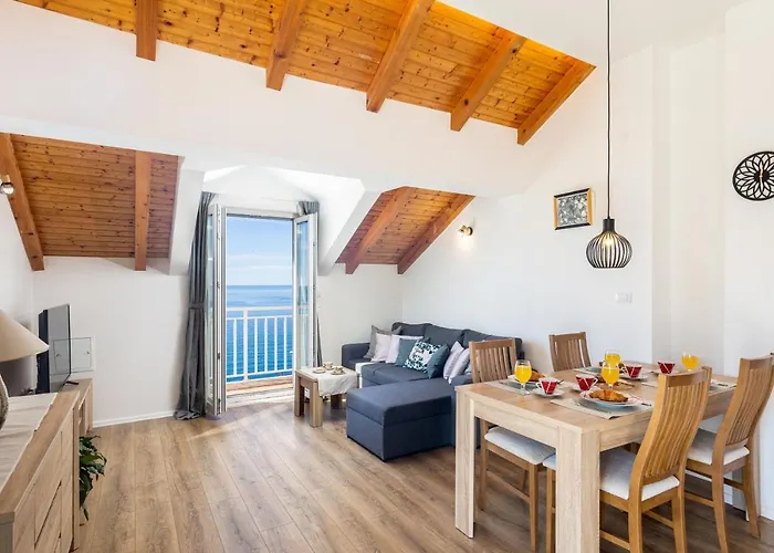 アパート M&k ムリニ